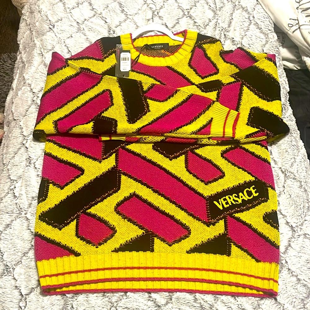 Giallo + multicolor androgynous sweater. Size 52. Never worn brand new with tags